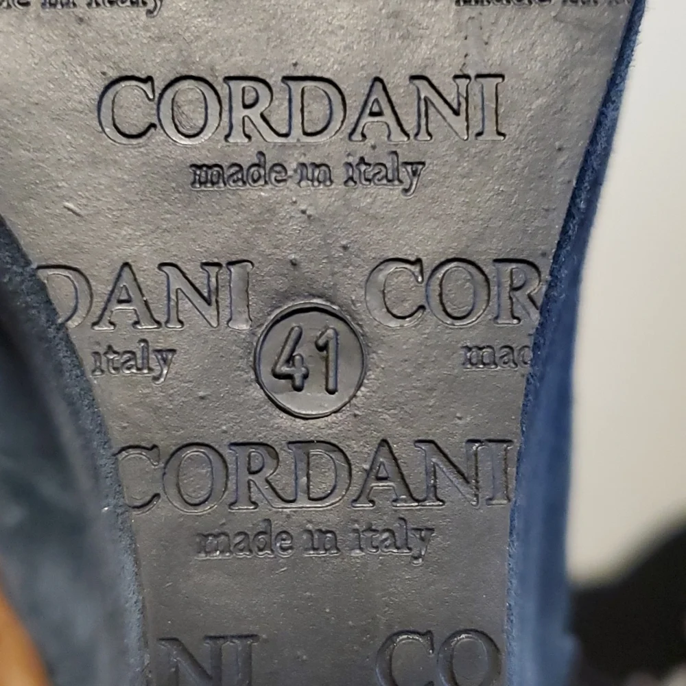 Cordani Suede Round Toe Wedge Heel Size 10/41 - Picture 9 of 12